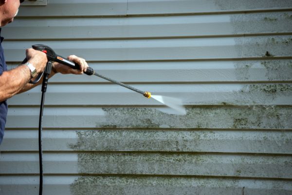 Cost of Vinyl Siding Power Washing in North Charleston